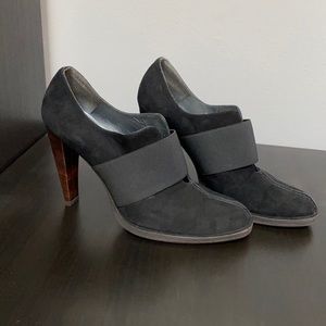 Stuart Weitzman Overtone Black Suede Pumps size 9